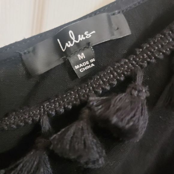 Lulu's Line In The Sand One-Shoulder Tassell Crop - Picture 3 of 4